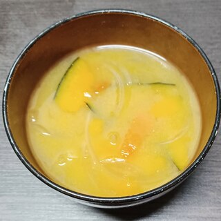 かぼちゃと人参と玉ねぎのお味噌汁